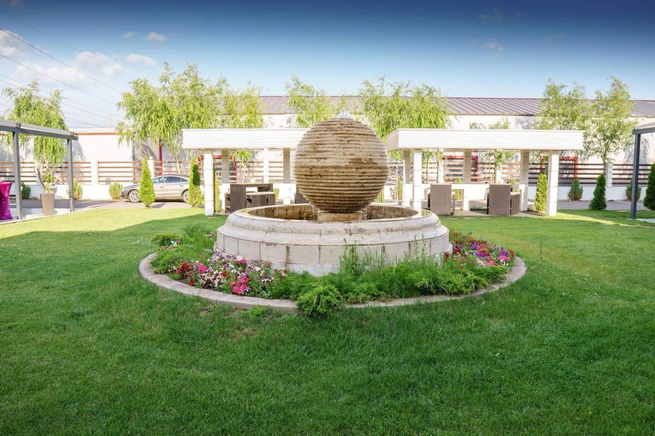 Hotel Queen Букурещ Екстериор снимка
