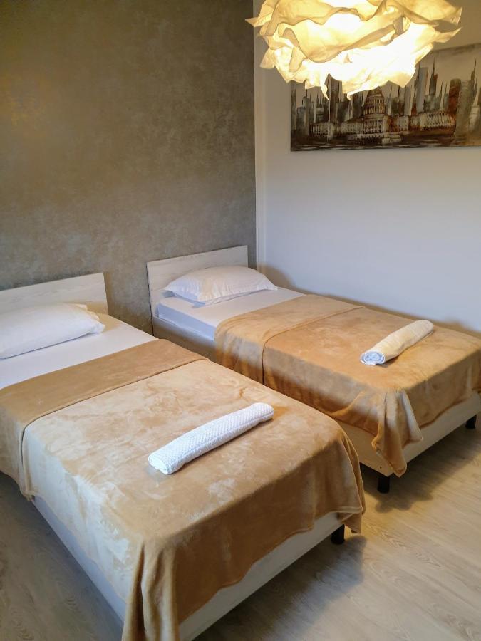 Hotel Queen Букурещ Екстериор снимка