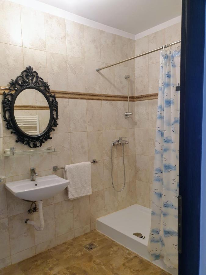 Hotel Queen Букурещ Екстериор снимка