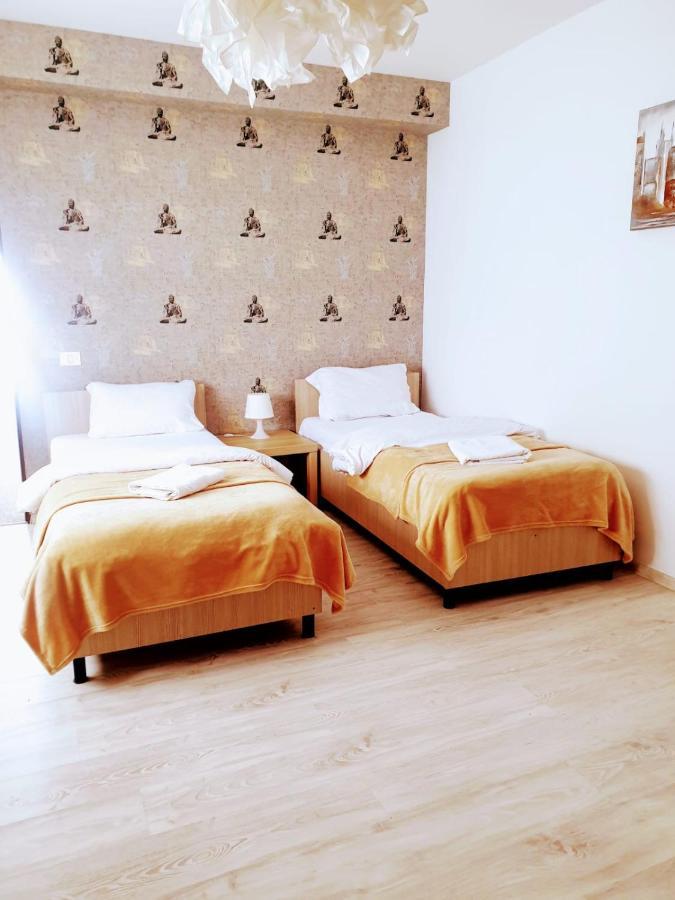 Hotel Queen Букурещ Екстериор снимка