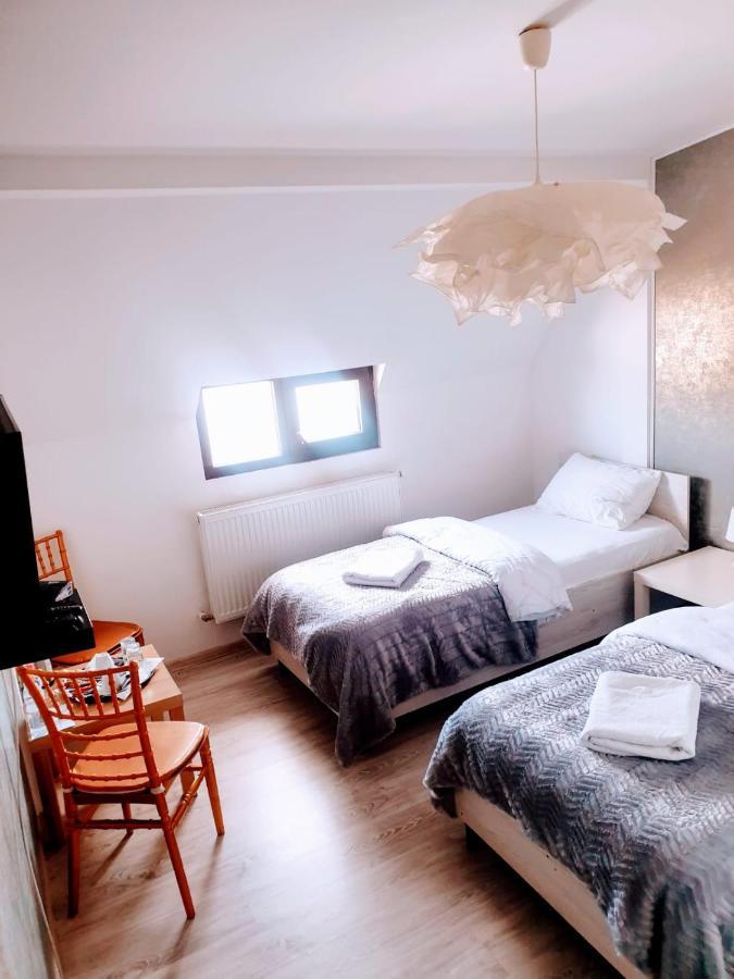 Hotel Queen Букурещ Екстериор снимка